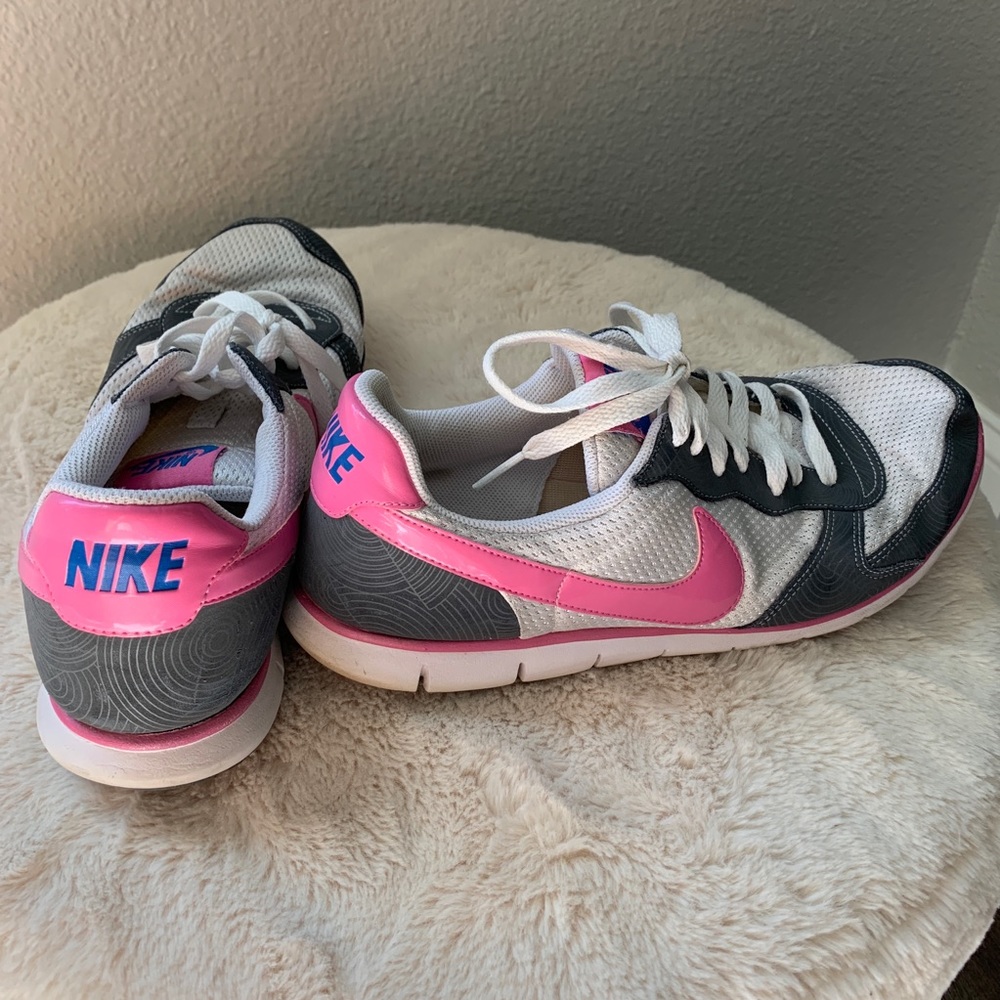 Nike Eclipse Gray and Pink shoes 👟